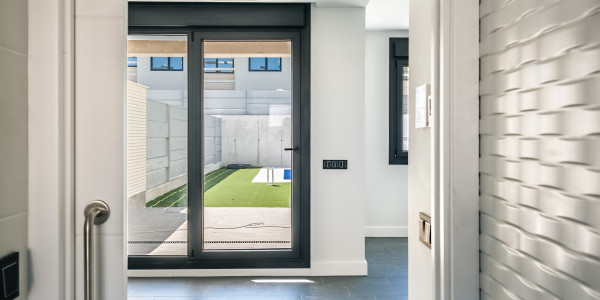 Carpintería Metálica de Aluminio / PVC Sanaüja · Puertas Correderas PVC