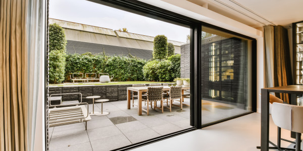 Carpintería Metálica de Aluminio / PVC Sanaüja · Raíl Empotrable Adaptado al Paso de Minusválidos