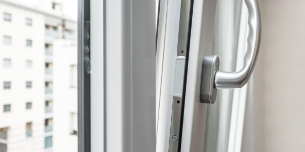 Fabricantes / Instaladores de Puertas y Ventanas de Aluminio / PVC Ponts · Oscilobatientes - Abatibles