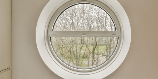 Fabricantes / Instaladores de Puertas y Ventanas de Aluminio / PVC Ponts · Ojo de Buey, Curvada y Antiruido