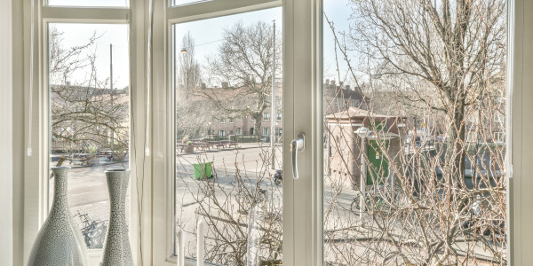 Puertas y Ventanas de Aluminio / PVC a medida Tornabous · Bisagra Oculta