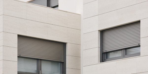 Puertas y Ventanas Insonorizadas de Aluminio / PVC Penelles · Aislamiento Térmico y Acústico